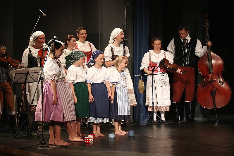 Dětský folklórní soubor Borůvky se zúčastnil celostátní přehlídky v Jihlavě.