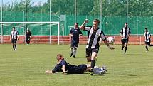 Z fotbalového utkání III. třídy Řevničov - Kroučová (0:1) a následných oslav postupu domácího mužstva