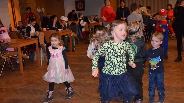 Dětský karneval v Novostrašeckém kulturním centru.