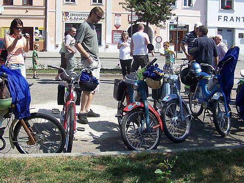 Druhé setkání majitelů mopedů Stadion v Rakovníku a na Křivoklátě