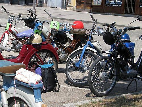 Druhé setkání majitelů mopedů Stadion v Rakovníku a na Křivoklátě