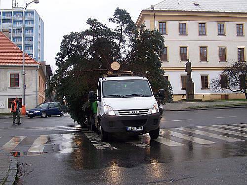 Stavění vánočního stromu Rakovník 2010