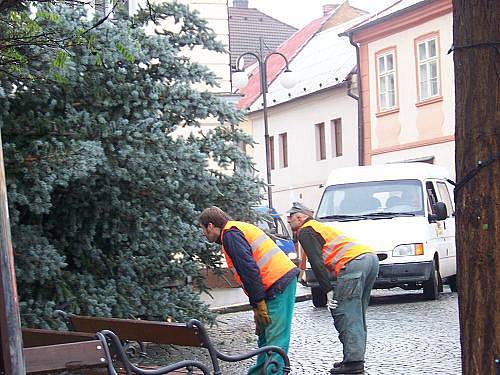 Stavění vánočního stromu Rakovník 2010