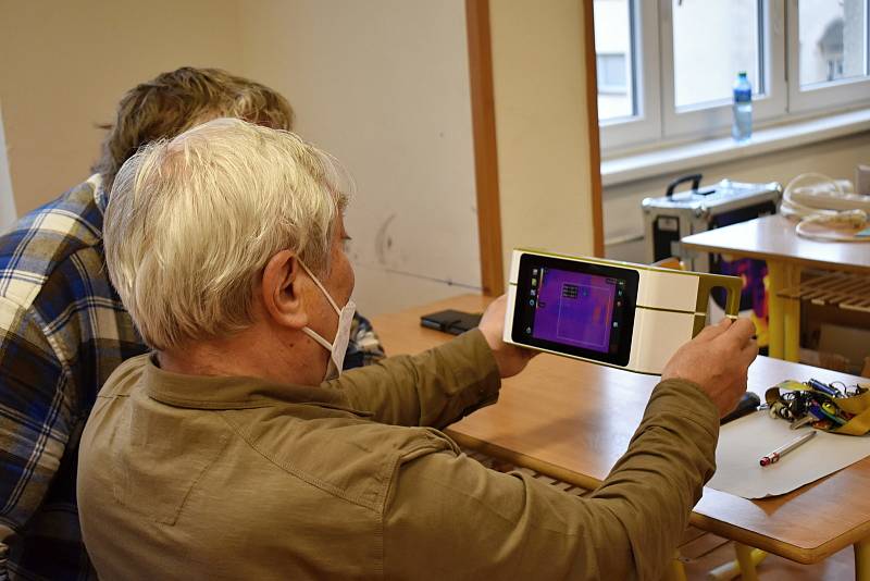Na ISŠ Rakovník se konal workshop na užití termokamery pro výuku v odborných přírodovědných předmětech.