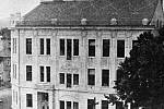 Novostavba praktické školy v roce 1905. Secesní budova zde stojí dodnes.
