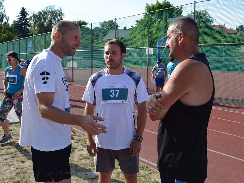 Olympijského běhu v Novém Strašecí se zúčastnili děti i dospělí.