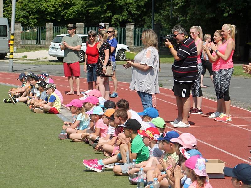 Dětský sportovní den na hřišti rakovnické sokolovny si děti náramně užily.