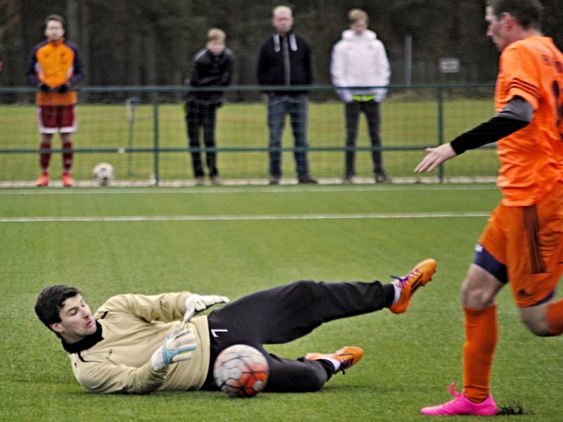 Fotbalisté Tatranu Rakovník prohráli v přípravném utkání s Hořovickem 2:3. Od 65. minuty hráli ale v deseti. 