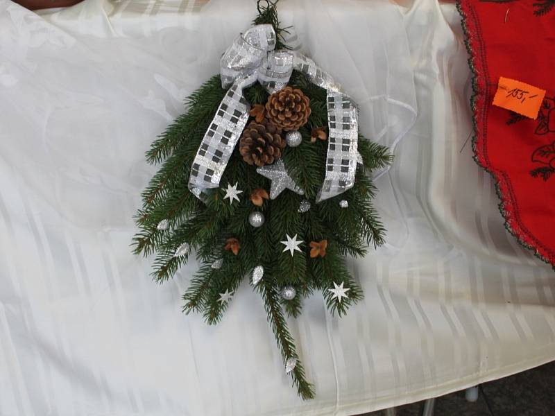 První vánoční jarmark v Řevničově připravily řevničovské tvořilky