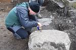 Záchranný archeologický výzkum raně středověkého pohřebiště ve Zbečně.