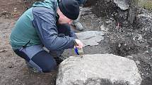 Záchranný archeologický výzkum raně středověkého pohřebiště ve Zbečně.