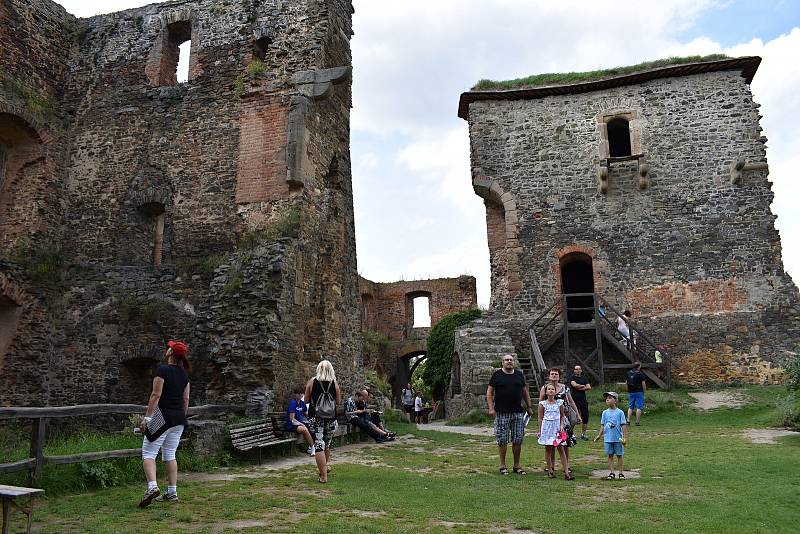 Hrad Krakovec je v létě v obležení turistů. Návštěvnost je srovnatelná s tou loňskou, kdy byla rekordní.