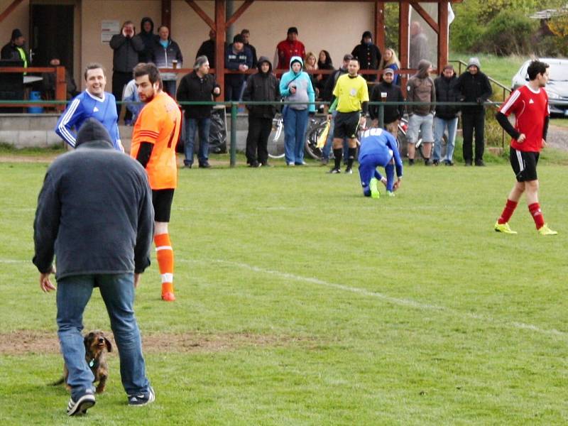 V 18. kole okresníhho přeboru Zavidov B rozstřílel Senomaty, Olympie Kroučovou a  Kněževes udolala Jesenici.