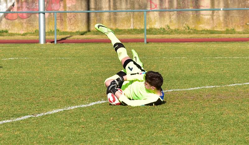 Starší dorostenci SK Rakovník remizovali s Hořovickem 0:0, když penaltový rozstřel ovládli hosté. Mladší dorost rakovnického SK prohrál s Hořovickem 1:3.