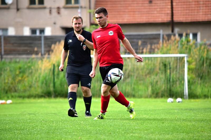 Senomaty (v modrém) si doma poradily s Řevničovem jasně, ale až díky povedenému závěru.