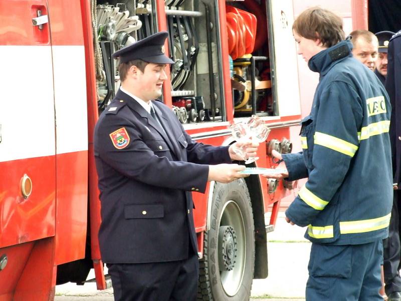 JSDH Lužná dostala od HZS Středočeského kraje novou techniku.