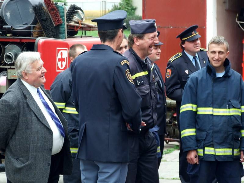 JSDH Lužná dostala od HZS Středočeského kraje novou techniku.