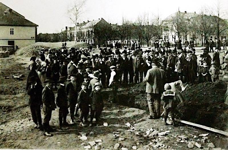 Rakovnická sokolovna se začala stavět před 110 lety dle projektu architekta Otakara Novotného. Foto: archiv Muzea TGM