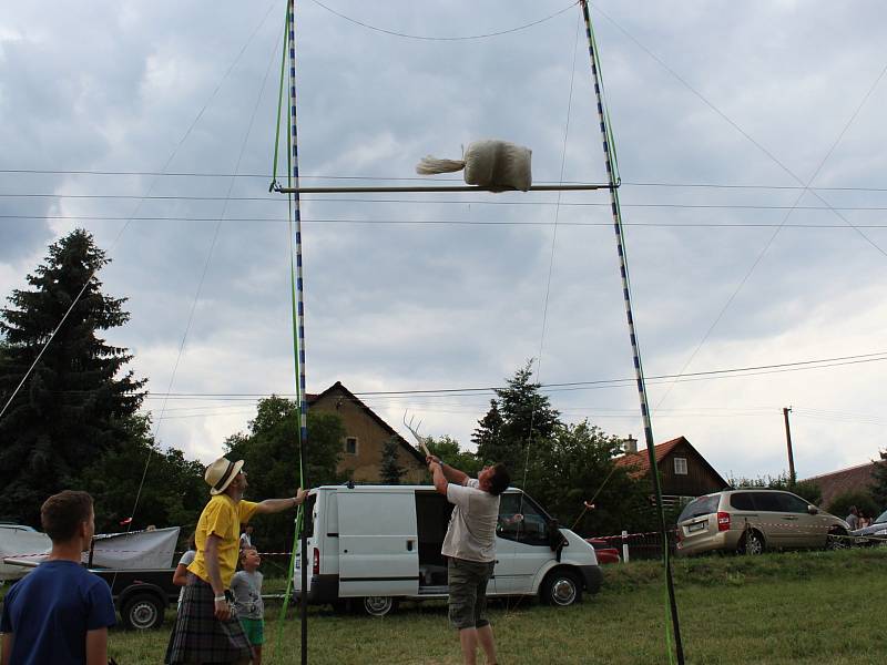 Návštěvníci festivalu poslouchali skotskou muziku nebo hráli skotské hry