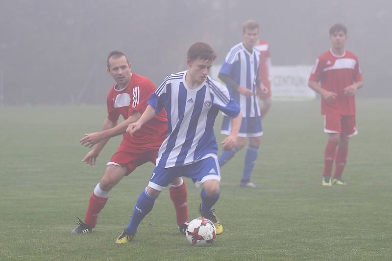 Z fotbalového utkání okresního přeboru Zavidov B - Pustověty (3:1)