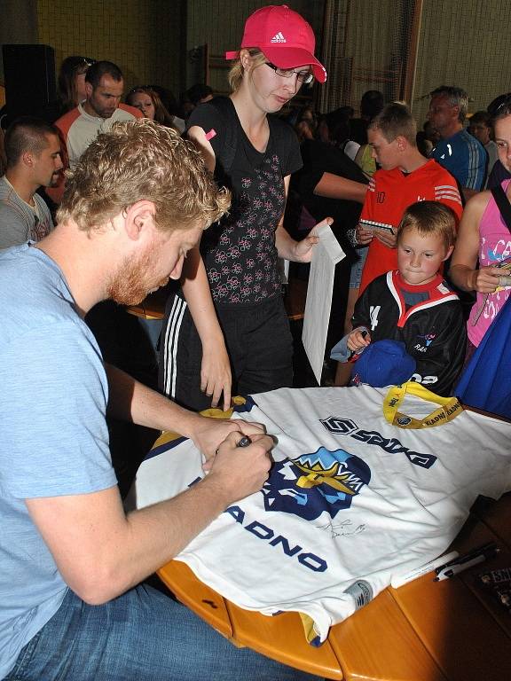 Autogramiáda hráčů NHL v Rakovníku (Tomáš Plekanec, Jakub Voráček a Michael Frolík)