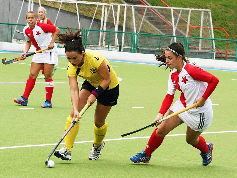 Rakovnické pozemní hokejistky remizovaly v posledním kole extraligy s pražskou Slavií 2:2 a do semifinále play off postupují z druhé příčky.