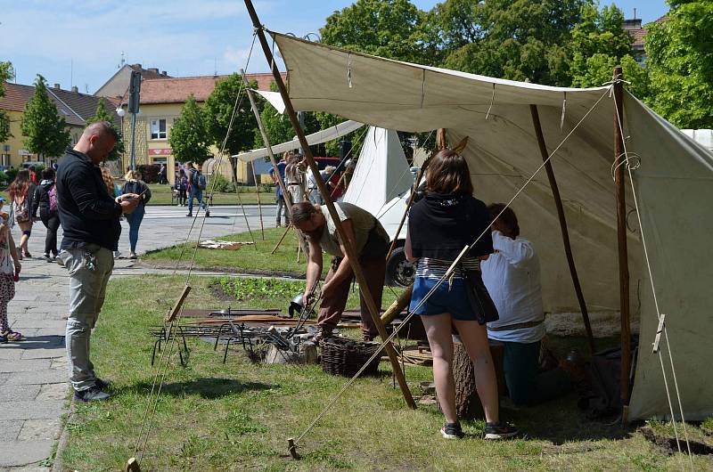 Mimo jiné si také návštěvníci mohli vyzkoušet dávné zpracování bylin.