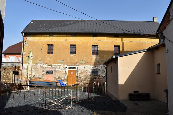 Vznik komunitního centra v Kněževsi, v budově bývalých stájí hostince čp. 102.