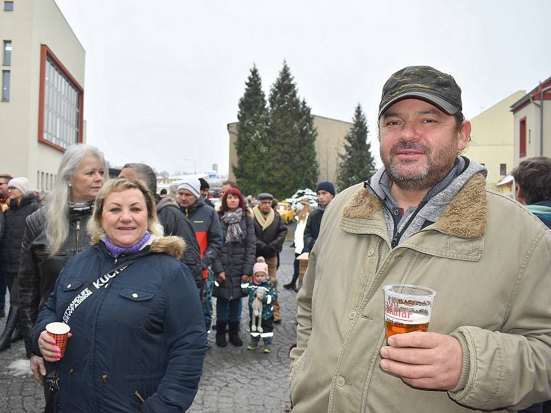 Zabijačka uspořádaná Tradičním pivovarem v Rakovníku.