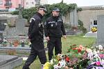 Městští strážníci z Nového Strašecí kontrolují hřbitovy