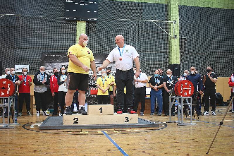 Z Mistrovství České republiky v benchpressu ve sportovní hale v Rakovníku.