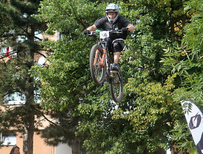 Druhé kolo závodu Downtown v rámci Rakovnického cyklování.