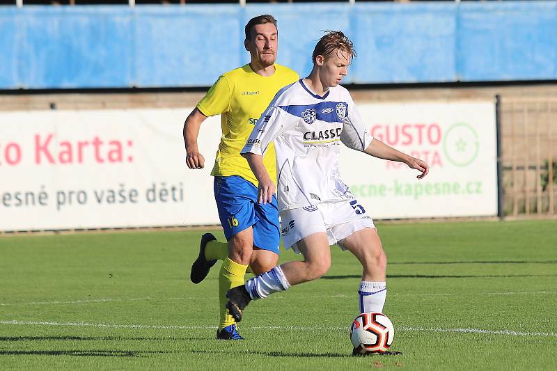 Příprava fotbalistů: SK Rakovník B (ve žlutém) - SK Kladno B 1:3.