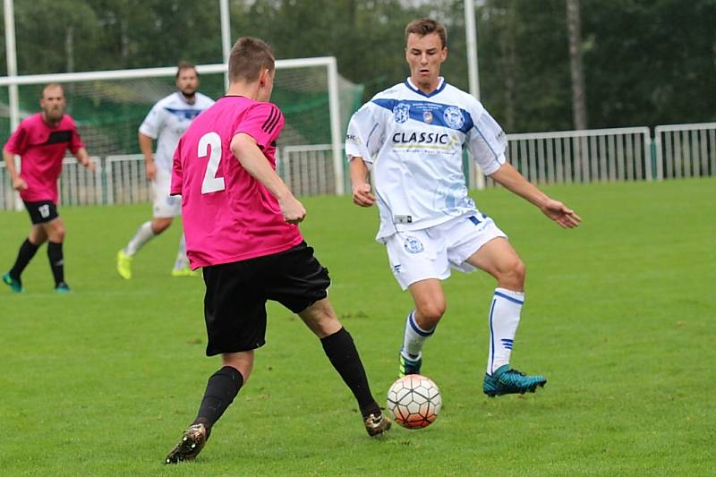 Tatran Rakovník (v růžovém) - SK Kladno 0:1