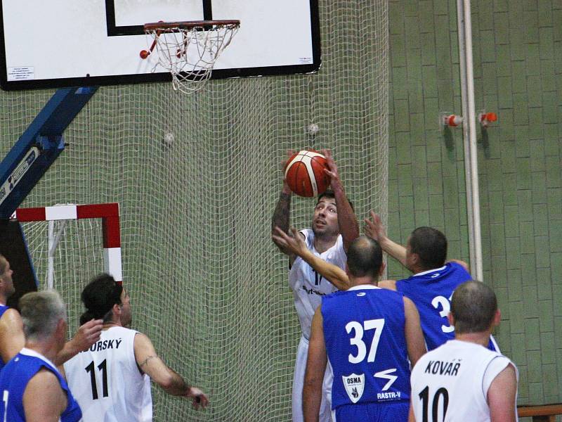 Basketbalisté TJ TZ Rakovník zdolali ve 3. kole krajského přeboru béčko Berouna 60:42.