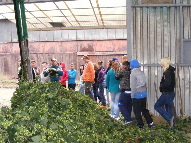 Studenti zemědělské školy na exkurzi v Agrochmelu Kněževes