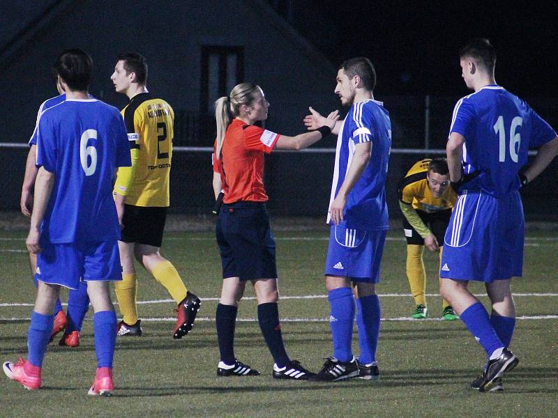 Fotbalisté Nového Strašecí v prvním jarním kole krajského přeboru prohráli s Poříčím 1:3.