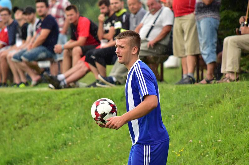 Fotbalisté Zavidova zdolali Černolice 2:1 a udrželi šanci na záchranu I. A třídy.