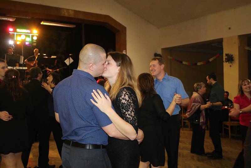 Na desátém jubilejním Obecním plese v Lišanech vládla příjemná nálada, která se nesla celým večerem až do ranních hodin.