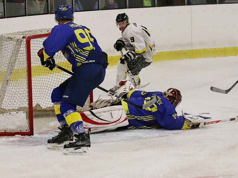 Hokejisté HC Rakovník si v 8. kole krajské ligy poradili s Neratovicemi, které zdolali 4:1.