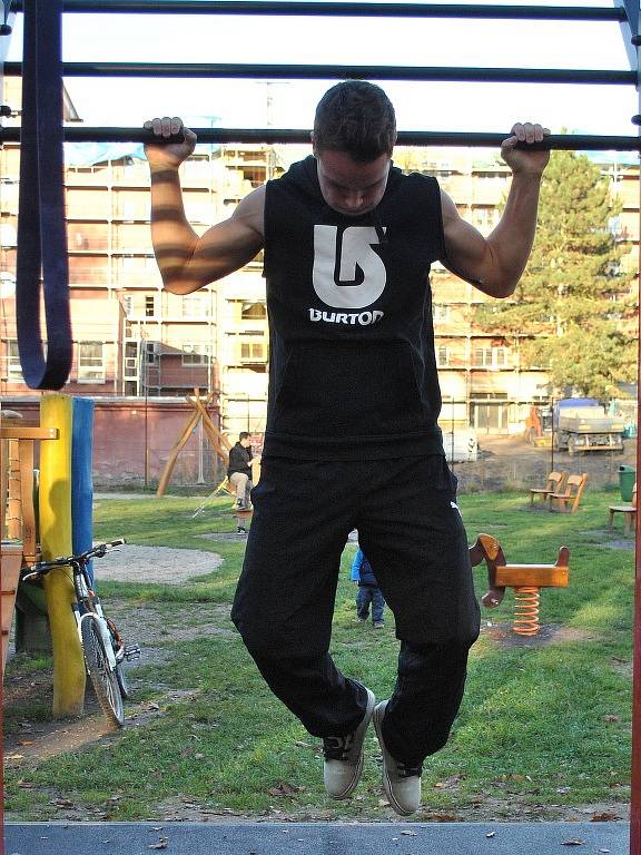 Street Workout Rakovník - takhle cvičí kluci několikrát týdně...