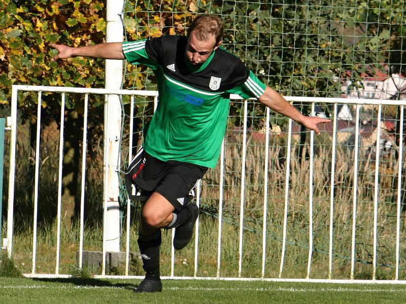 Fotbalisté rezervy Tatranu Rakovník zničili Zlonice 6:0.