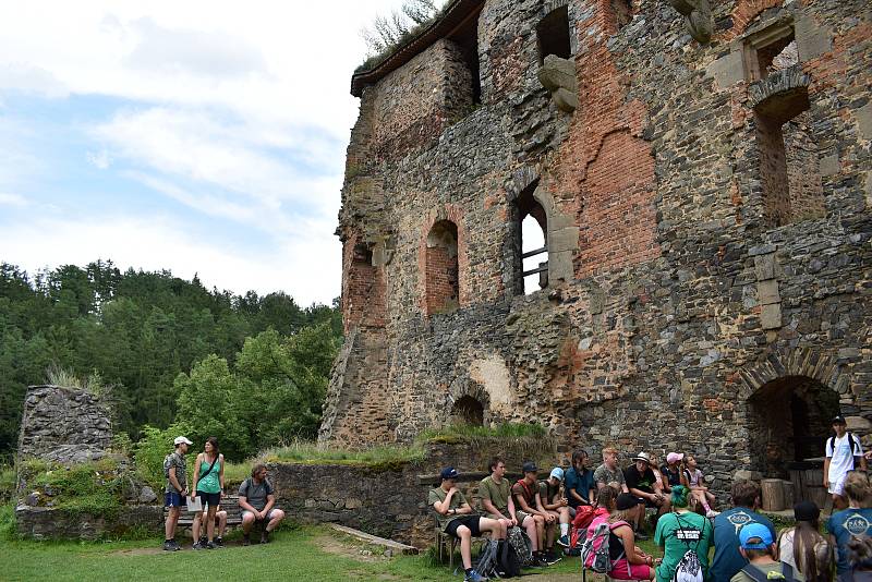 Hrad Krakovec je v létě v obležení turistů. Návštěvnost je srovnatelná s tou loňskou, kdy byla rekordní.