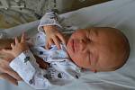 ANTONÍN MAREŠ, PRAHA. Narodil  se 27. října 2019. Po porodu vážil 3,2 kg. Rodiče jsou Eliška a Miroslav.