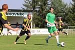 Třetí kolo divize B: Tatran Rakovník (v zeleném) - Březová 1:4.