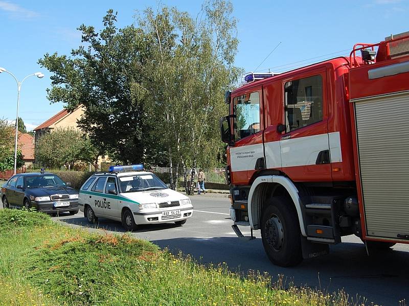 Hasiči a policie.