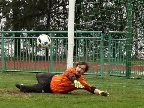 Zavidov B nestačil na Lužnou, Městečko padlo s Jesenicí, Olympie rozstřílela Kolešovice.