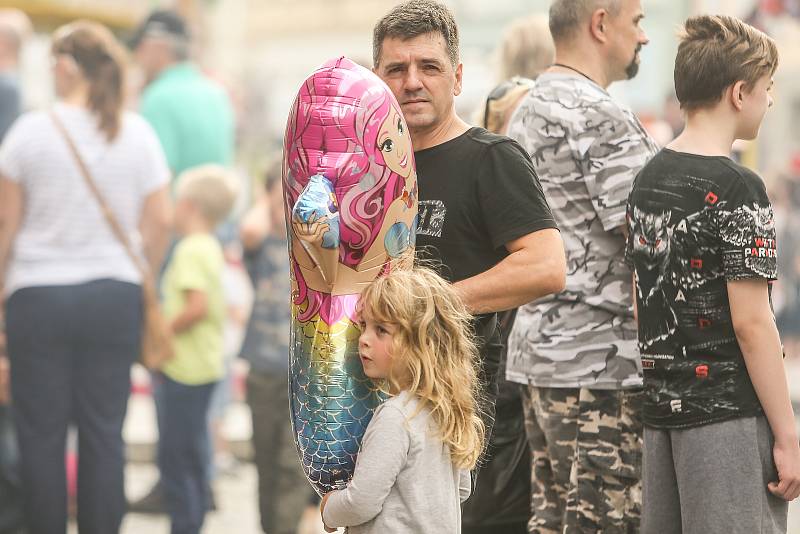 Husovo náměstí zaplnily atrakce. První zářijový týden totiž v Rakovníku totiž patří tradičnímu posvícení.