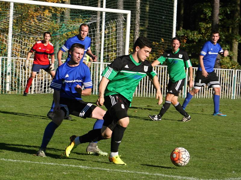 Fotbalisté rezervy Tatranu Rakovník zničili Zlonice 6:0.