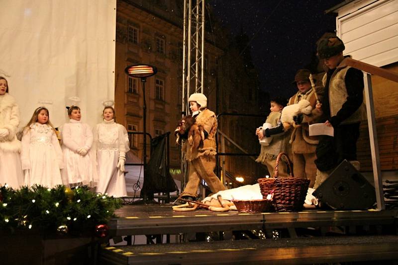 Barušky a Berušky při svém vánočním vystoupení na Staroměstském náměstí zaujaly kromě českého publika i davy lidí ze všech koutů světa. 